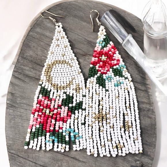 These beautiful feminine earrings feature a vibrant blend of colors - Picture 6 of 17